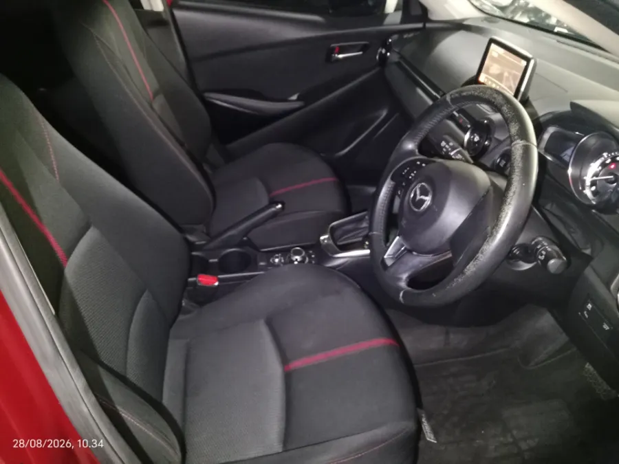 Foto Mobil Bekas Kabin Depan Mazda 2 1.5 GT Skyactiv tahun 2016